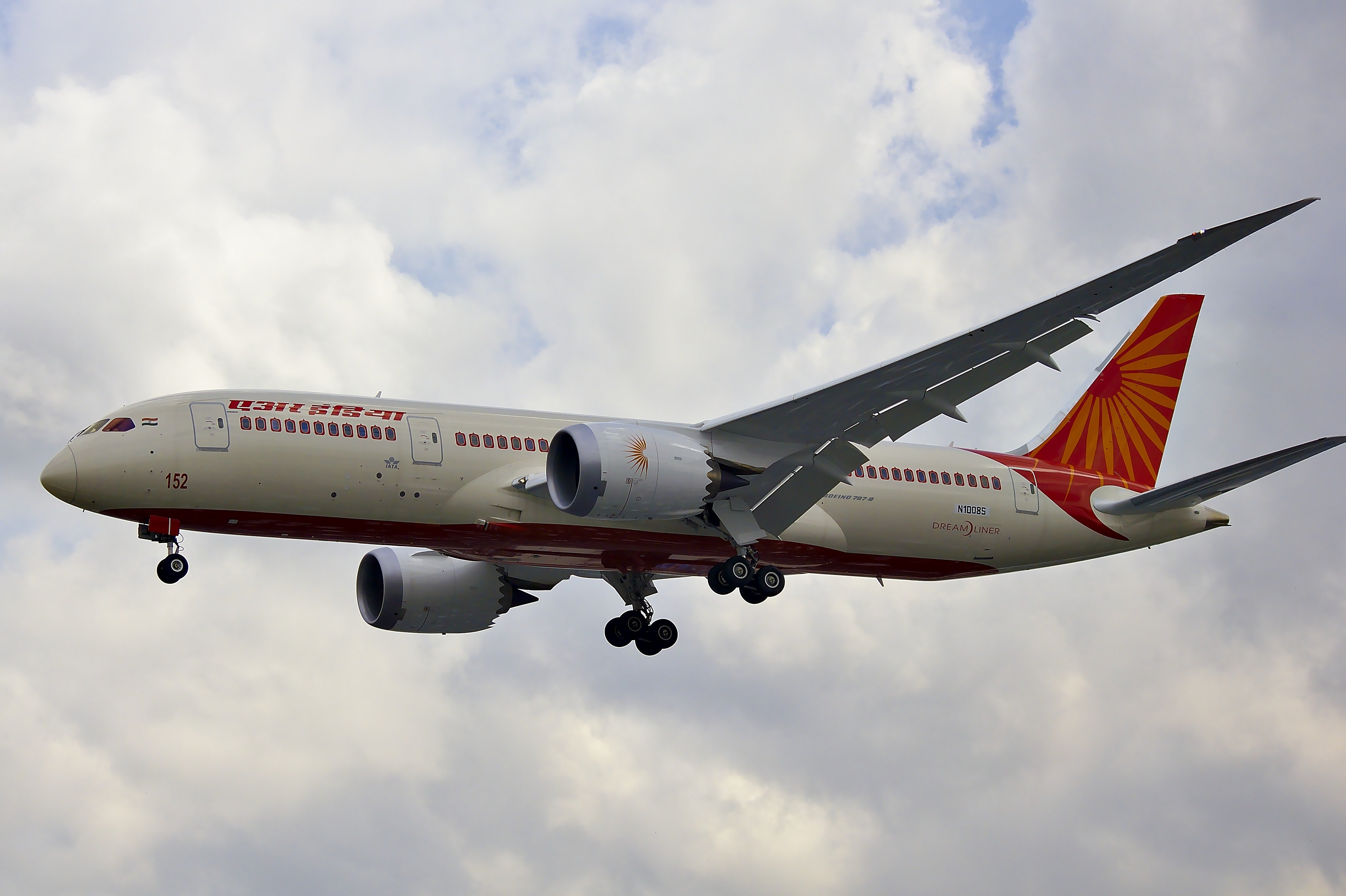 Indira Gandhi International Airport Delhi to Agra Hotels Arrival Transfer By Car (Max 06 Persons)